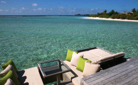 over water restaurant maldives