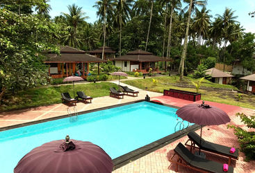 pool and rooms